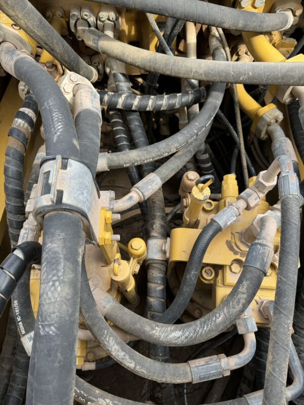 Used excavator 2019 CAT349D2L 7800hrs CAT used excavators for sale 50ton excavator - Image 2