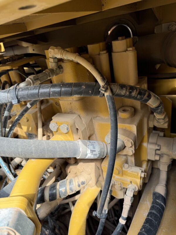 Used excavator 2019 CAT349D2L 7800hrs CAT used excavators for sale 50ton excavator - Image 3